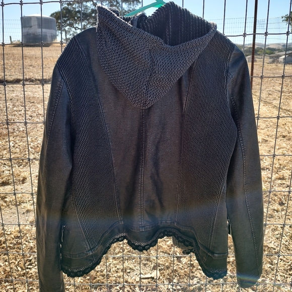 Montanaco Genuine Leather Jacket - Picture 3 of 13